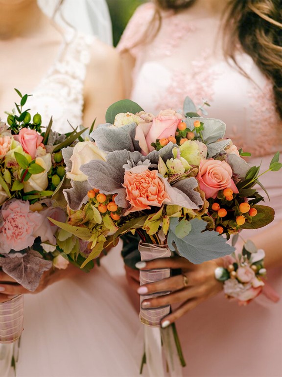 LIVING CORAL 5 - BRIDESMAID BOUQUET IN A BOX